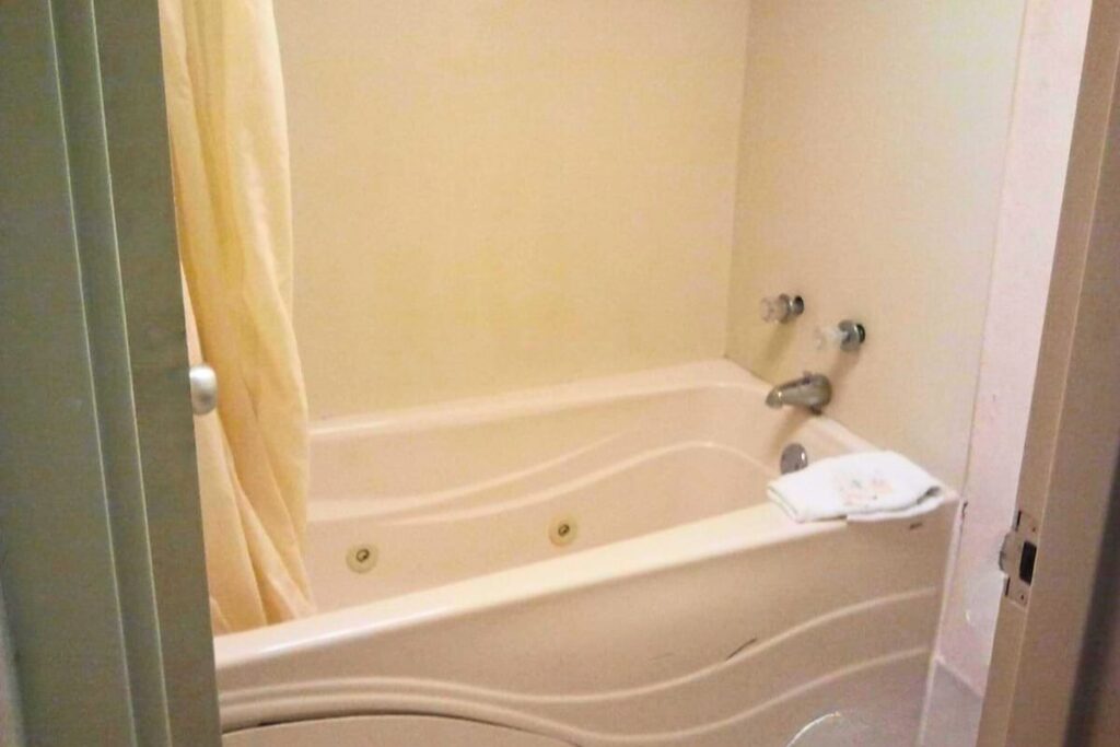 Studio 9 Inn & Suites - Image 2