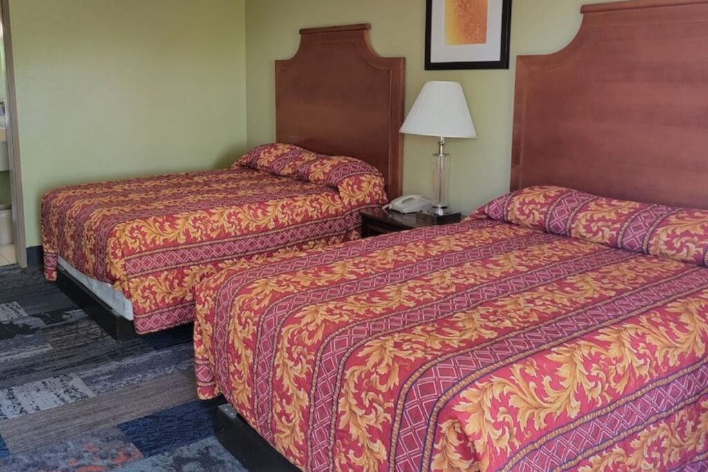 Studio 9 Inn & Suites - Image 3