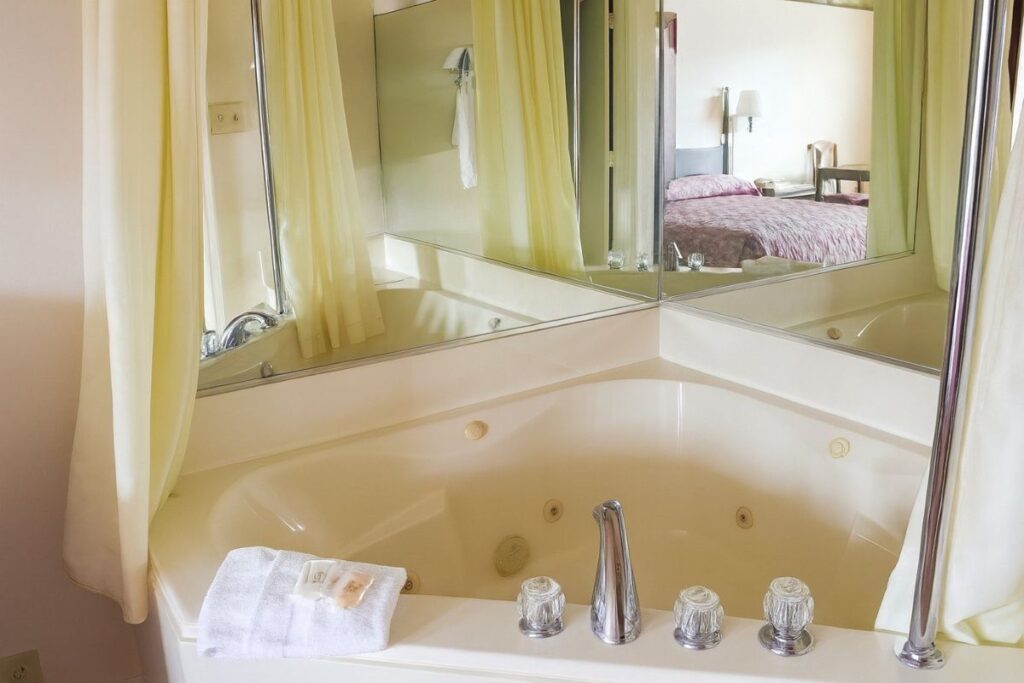 Studio 9 Inn & Suites - Image 1