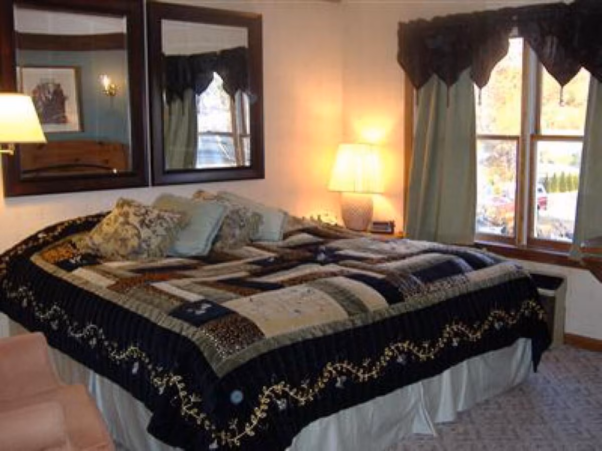 Sturbridge Country Inn - Image 3