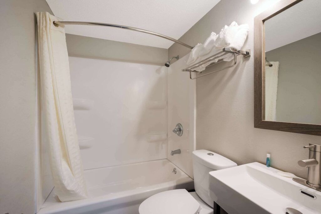 Suburban Studios Milwaukee Airport - Image 1