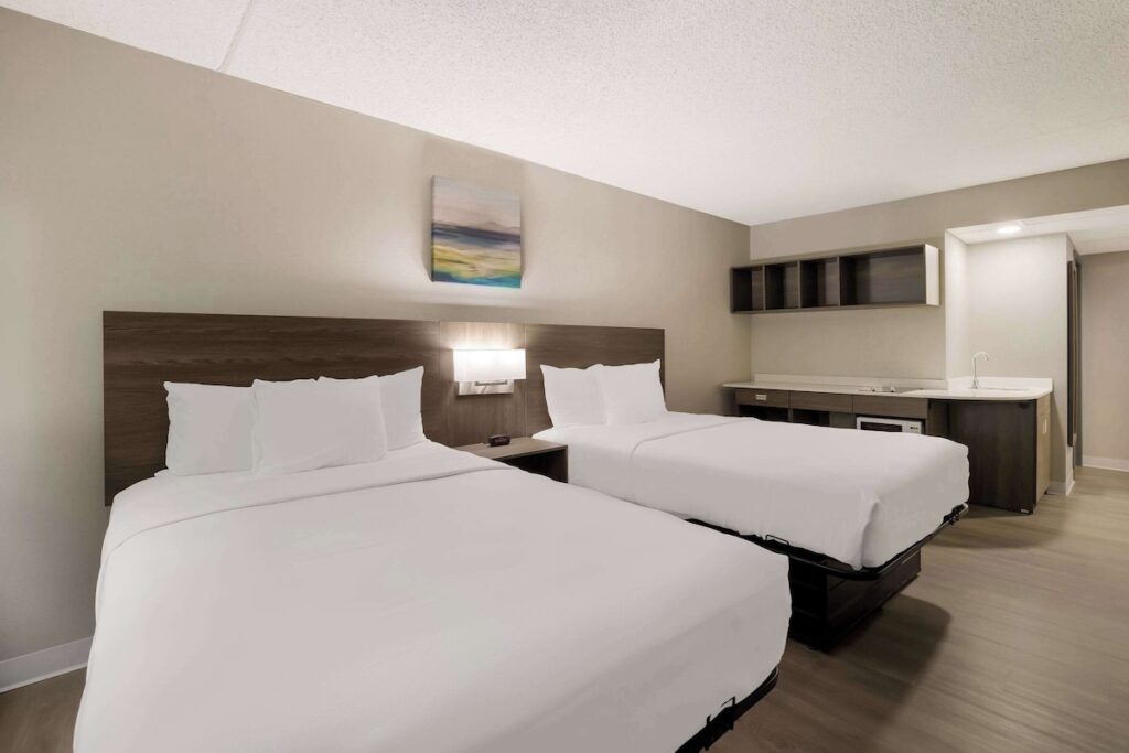 Suburban Studios Milwaukee Airport - Image 3