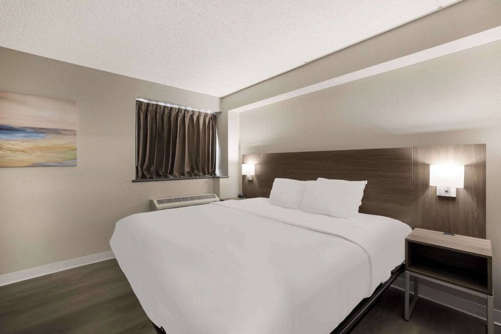 Suburban Studios Milwaukee Airport - Image 4