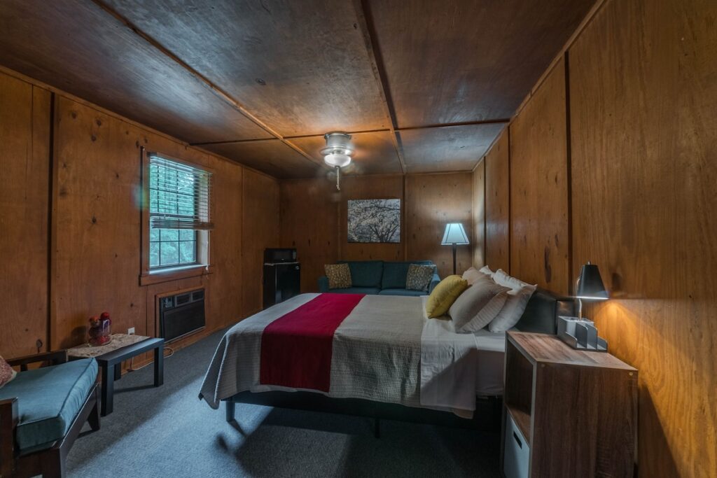 Sugar Creek Retreat - Image 2