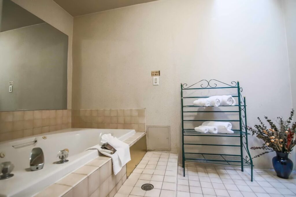 Sunrise Inn Hotel - Image 1