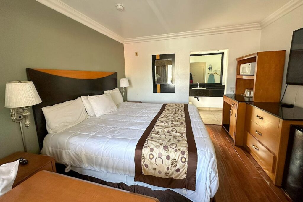 Sunset Motel - Image 3