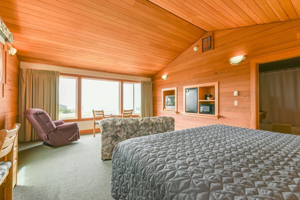 Sunset Oceanfront Lodging - Image 2