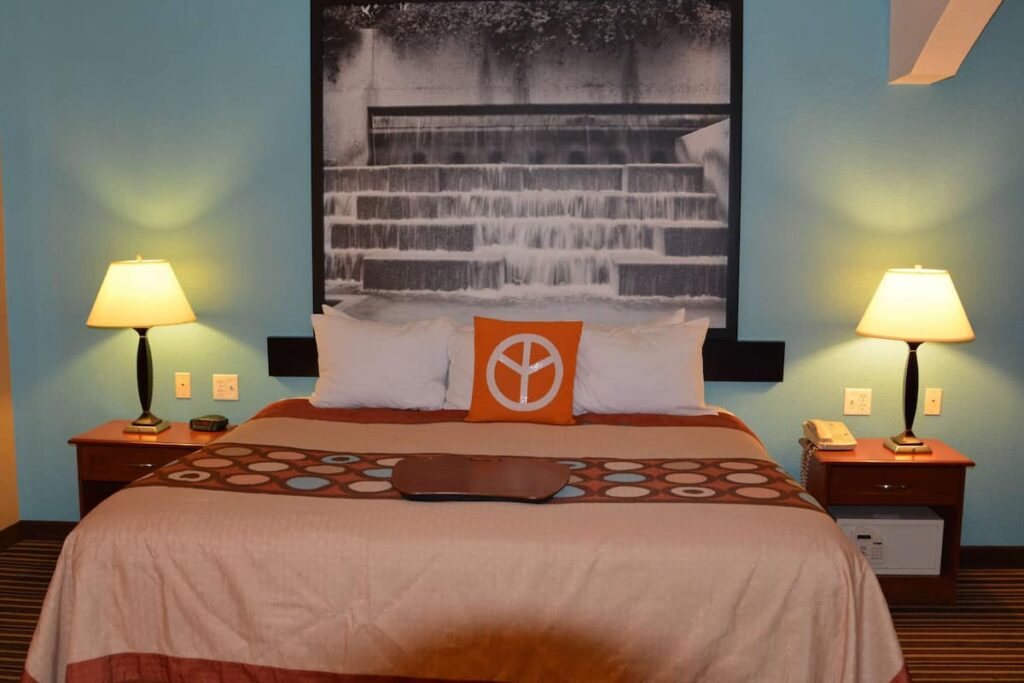 Super 8 by Wyndham Austin/Airport South - Image 3