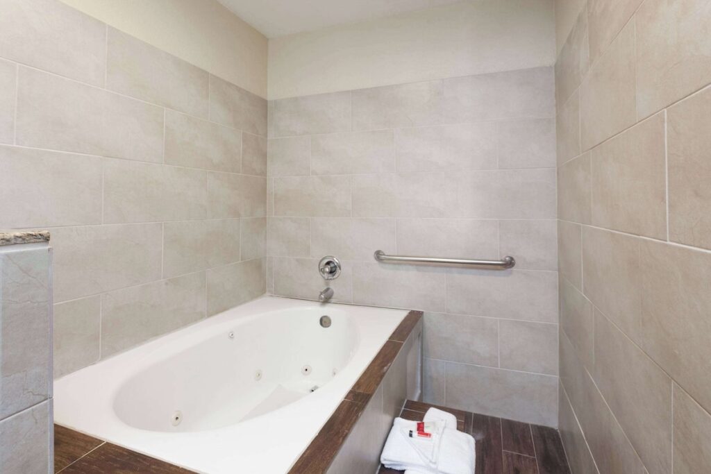 Super 8 by Wyndham Bakersfield South CA - Image 1