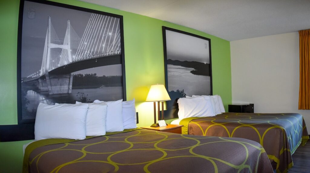 Super 8 by Wyndham Branson/Andy Williams Theater - Image 4