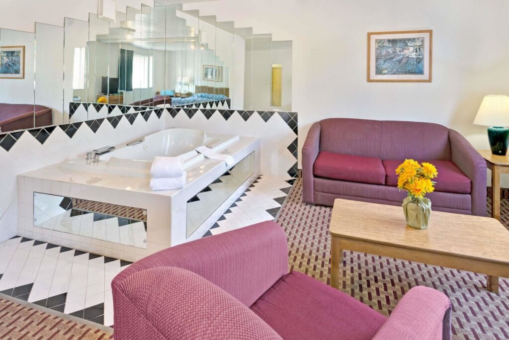 Super 8 by Wyndham Canonsburg/Pittsburgh Area - Image 2