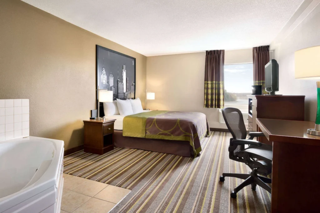 Super 8 by Wyndham Chambersburg I-81 - Image 4