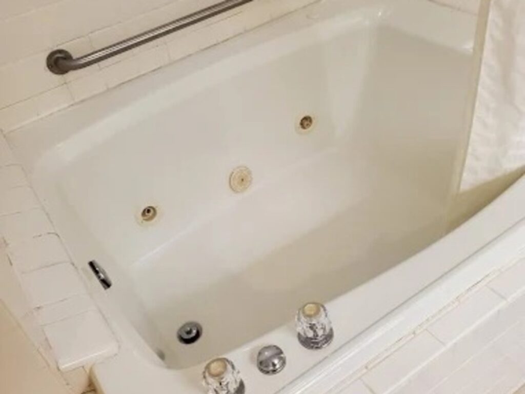 Super 8 by Wyndham Riverside/Kansas City - Image 1