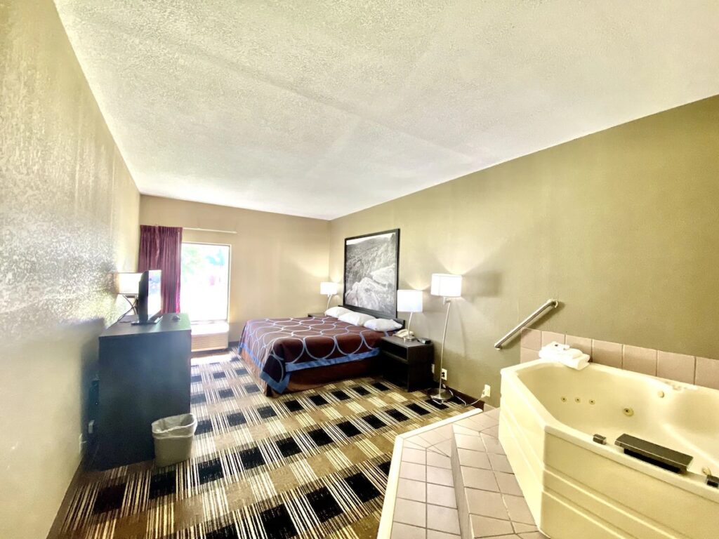 Super 8 by Wyndham Conway - Image 3