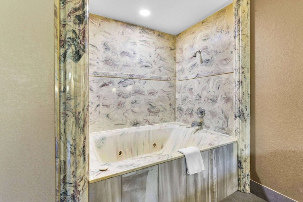 Super 8 by Wyndham Dickson