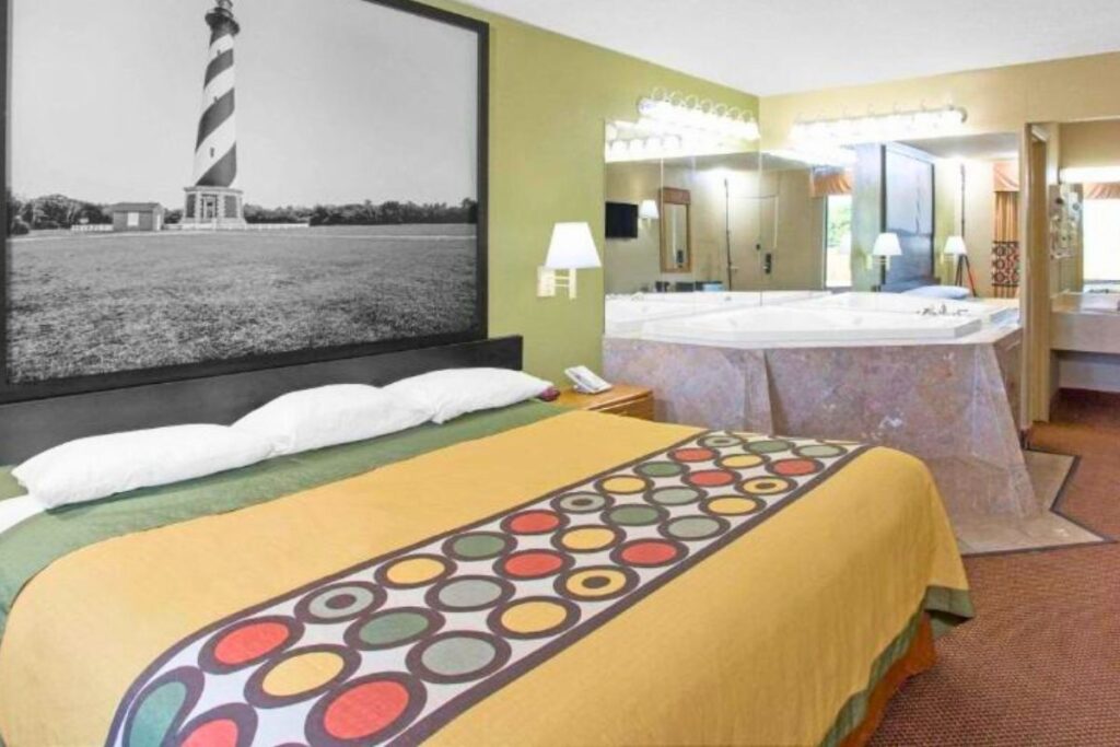 Super 8 by Wyndham Dunn - Image 1