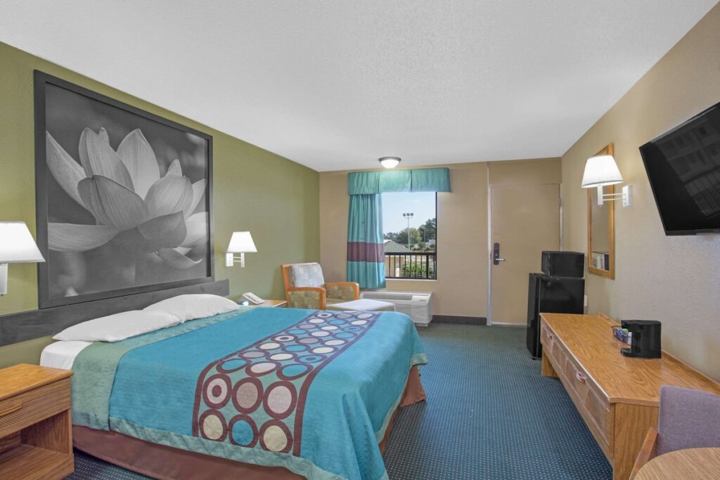 Super 8 by Wyndham Dunn - Image 3