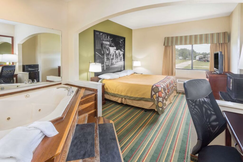 Super 8 by Wyndham Duson Lafayette West Area - Image 2