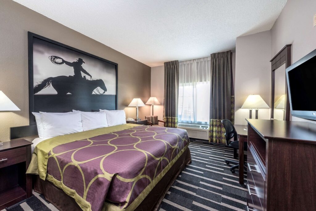 Super 8 by Wyndham Fort Worth North - Image 3