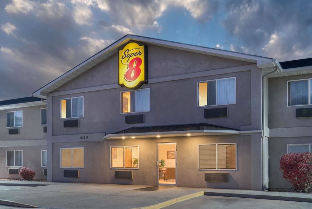 Super 8 by Wyndham Fountain - Image 2