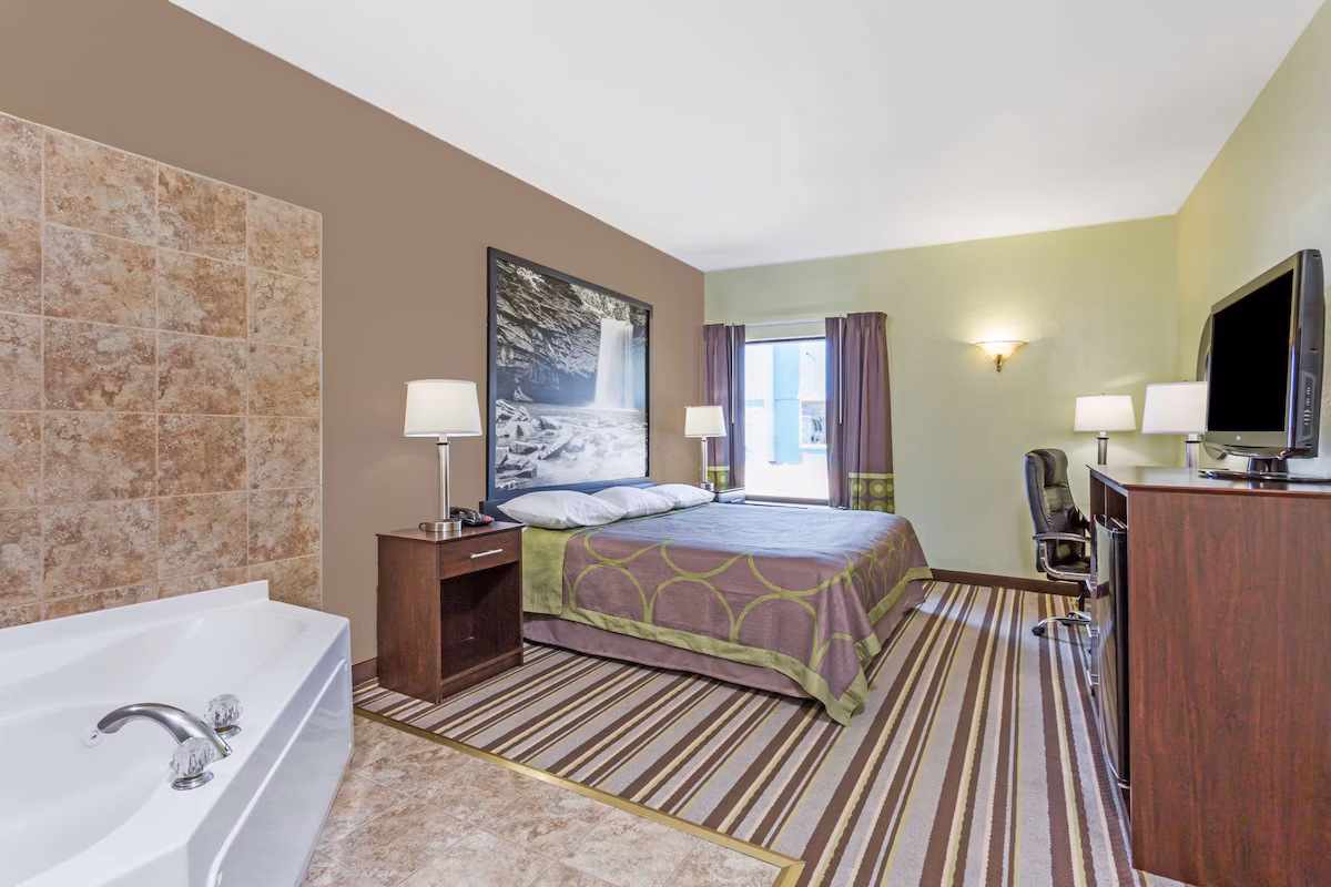 Super 8 by Wyndham Hull Street Midlothian / Richmond Area - Image 1