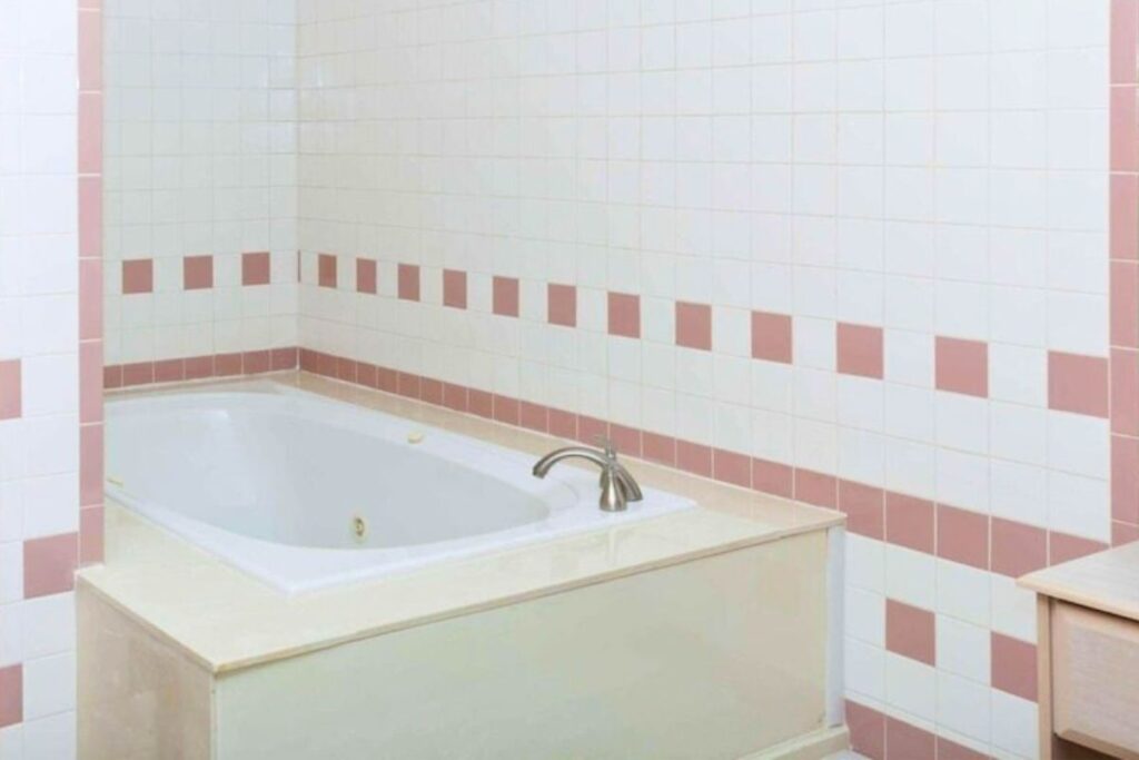 Super 8 by Wyndham Jacksonville AR - Image 1