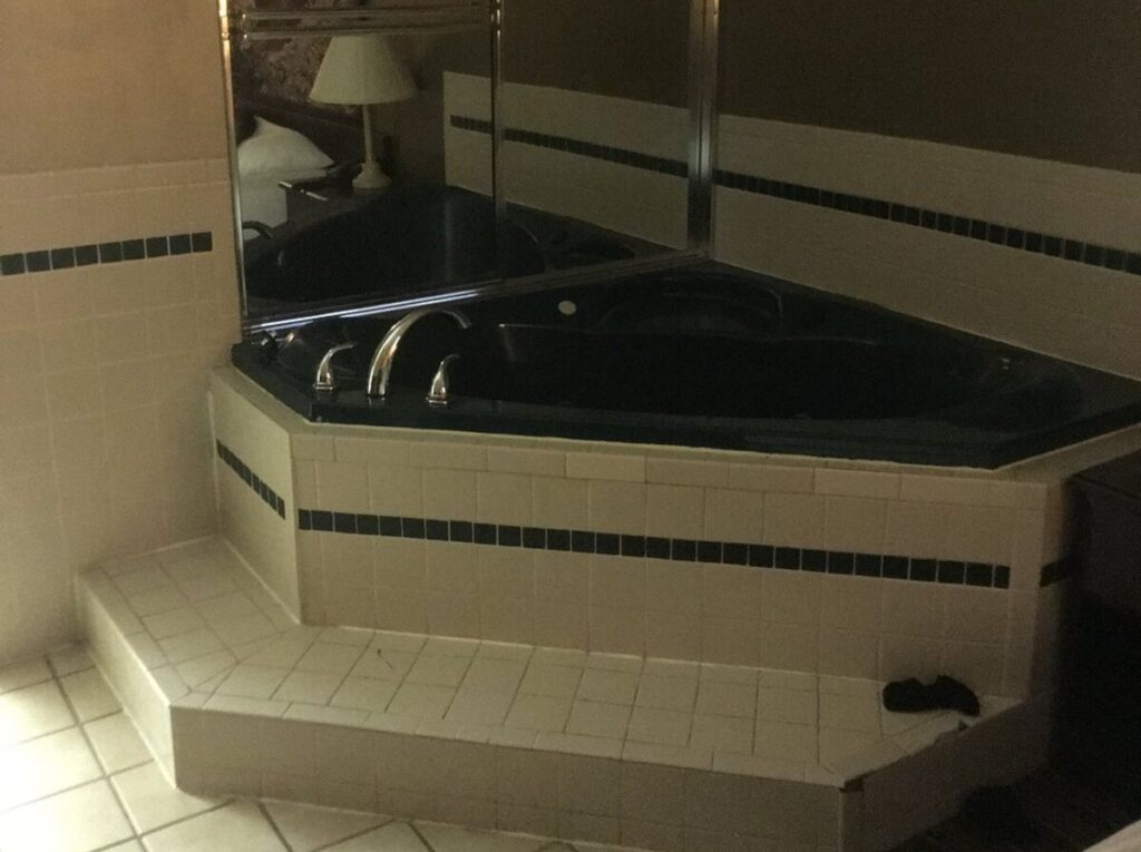 Super 8 by Wyndham Knoxville East - Image 2