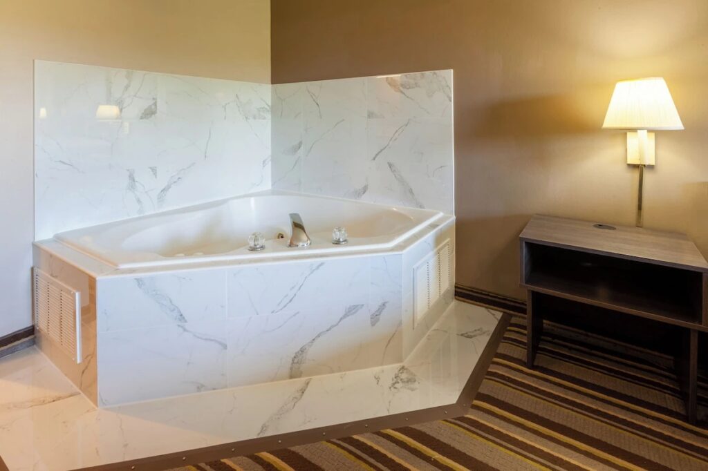 Super 8 by Wyndham La Grange KY - Image 3