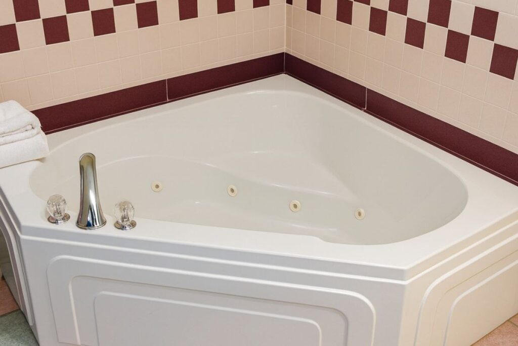 Super 8 by Wyndham Martinsville - Image 1