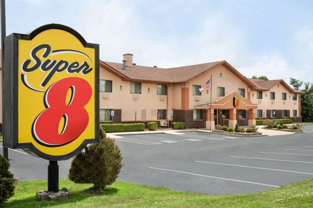 Super 8 by Wyndham Mayfield - Image 4