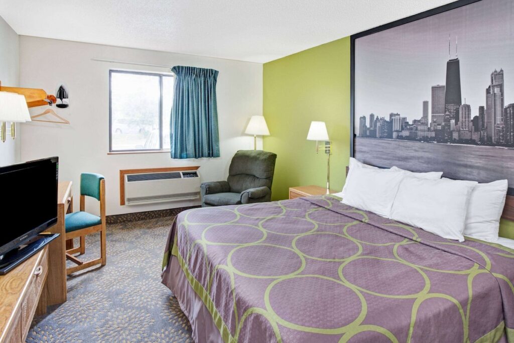 Super 8 by Wyndham Mokena/Frankfort /I-80 - Image 3