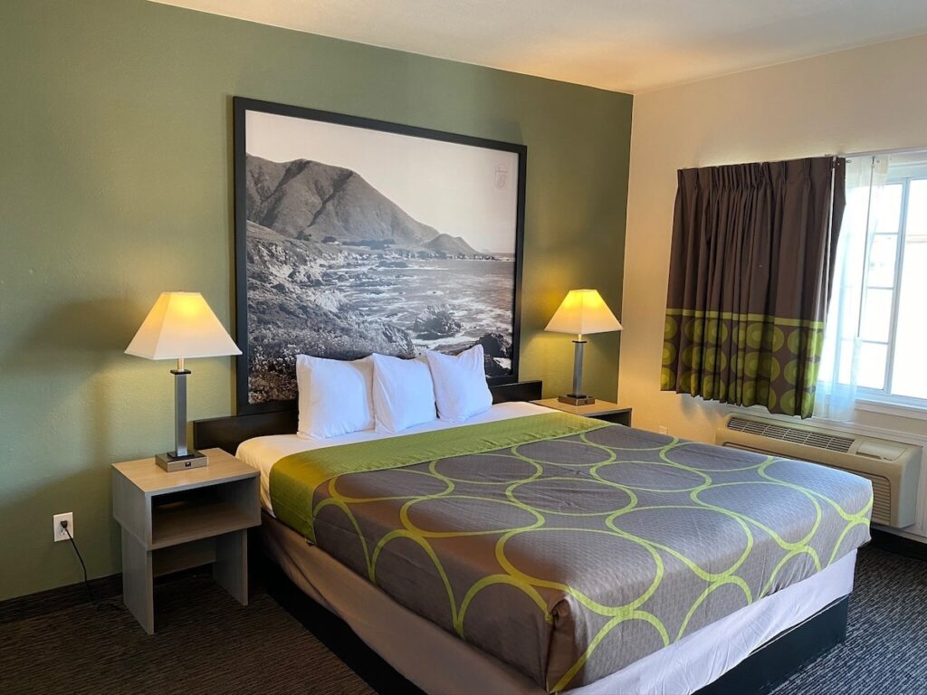 Super 8 by Wyndham Monterey - Image 3