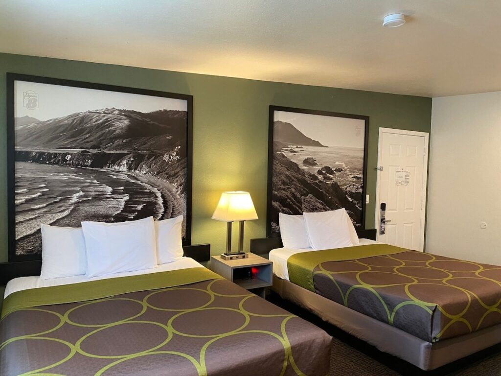 Super 8 by Wyndham Monterey - Image 4