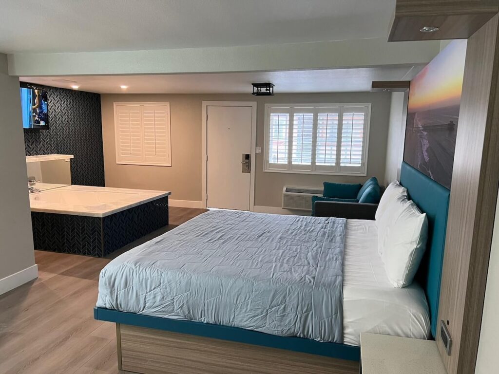 Super 8 by Wyndham Oceanside Downtown