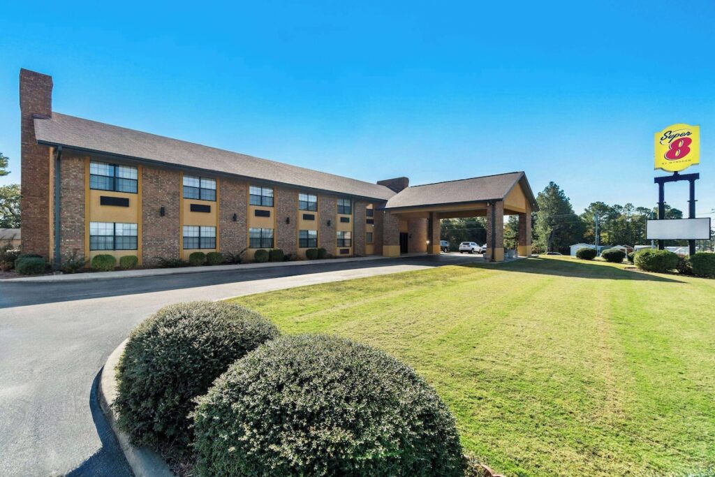 Super 8 by Wyndham Paragould - Image 4