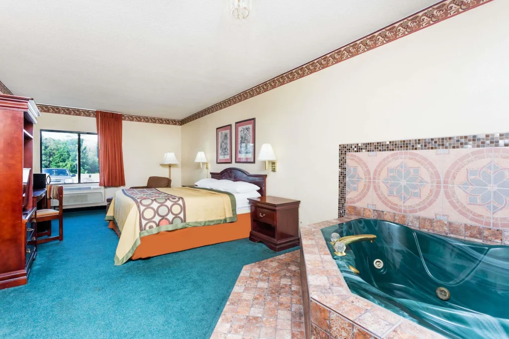 Super 8 by Wyndham Piedmont Greenville Area - Image 1