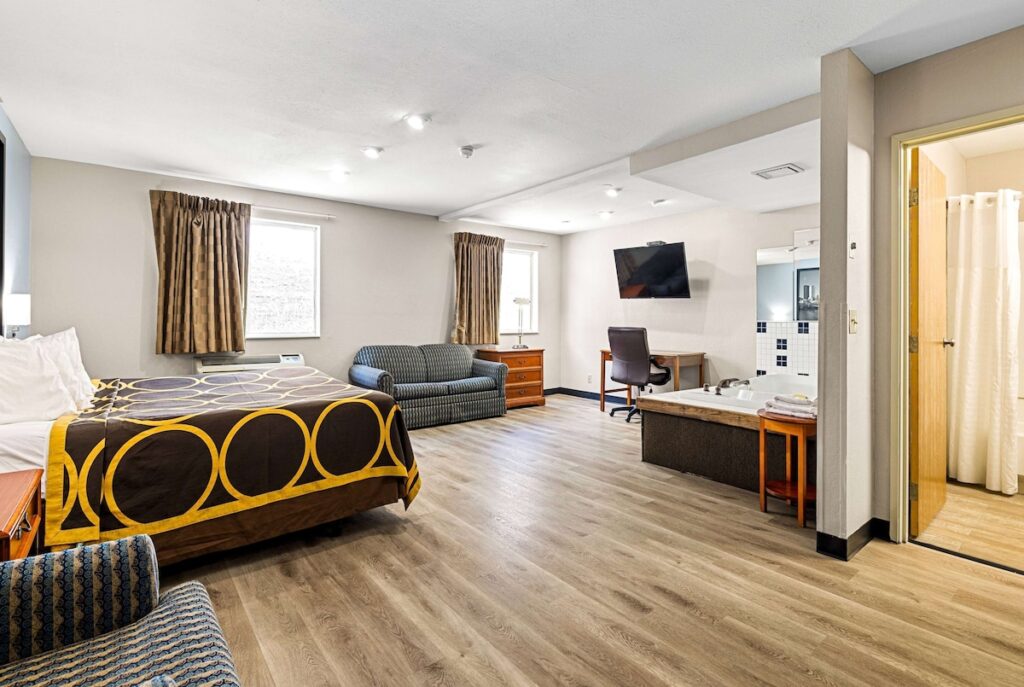 Super 8 by Wyndham Pittsburgh/Monroeville - Image 3