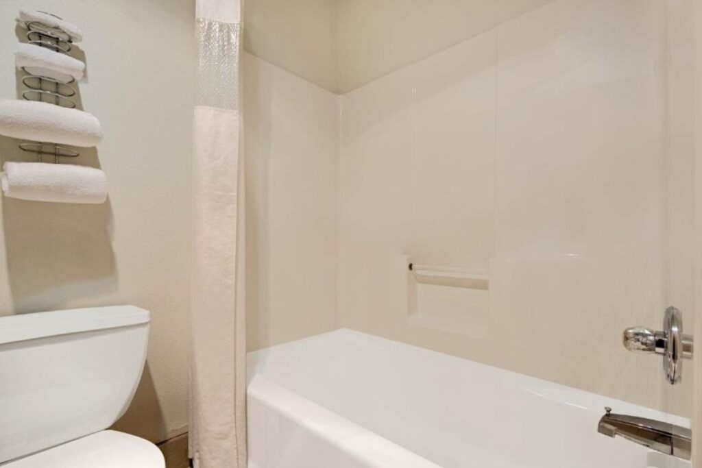 Super 8 by Wyndham Riverside/Kansas City