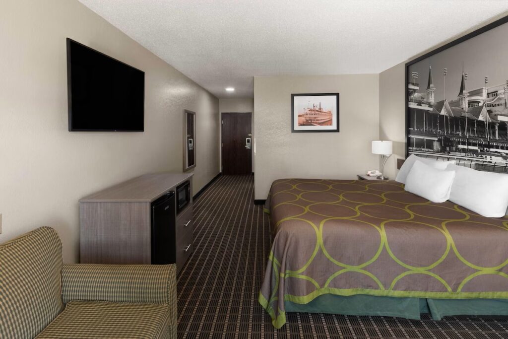 Super 8 by Wyndham Shepherdsville / Louisville South I65 - Image 1