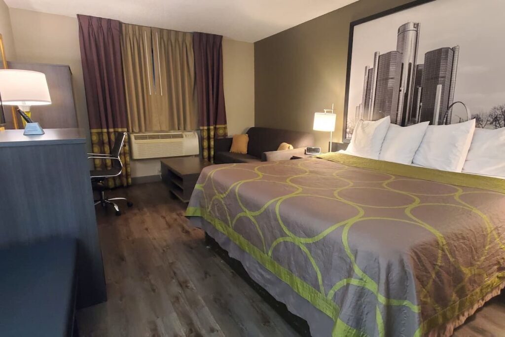 Super 8 by Wyndham Sterling Heights/Detroit Area - Image 3