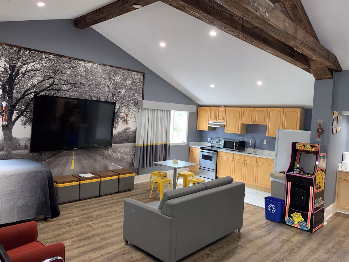 Super 8 by Wyndham Sturbridge - Image 4