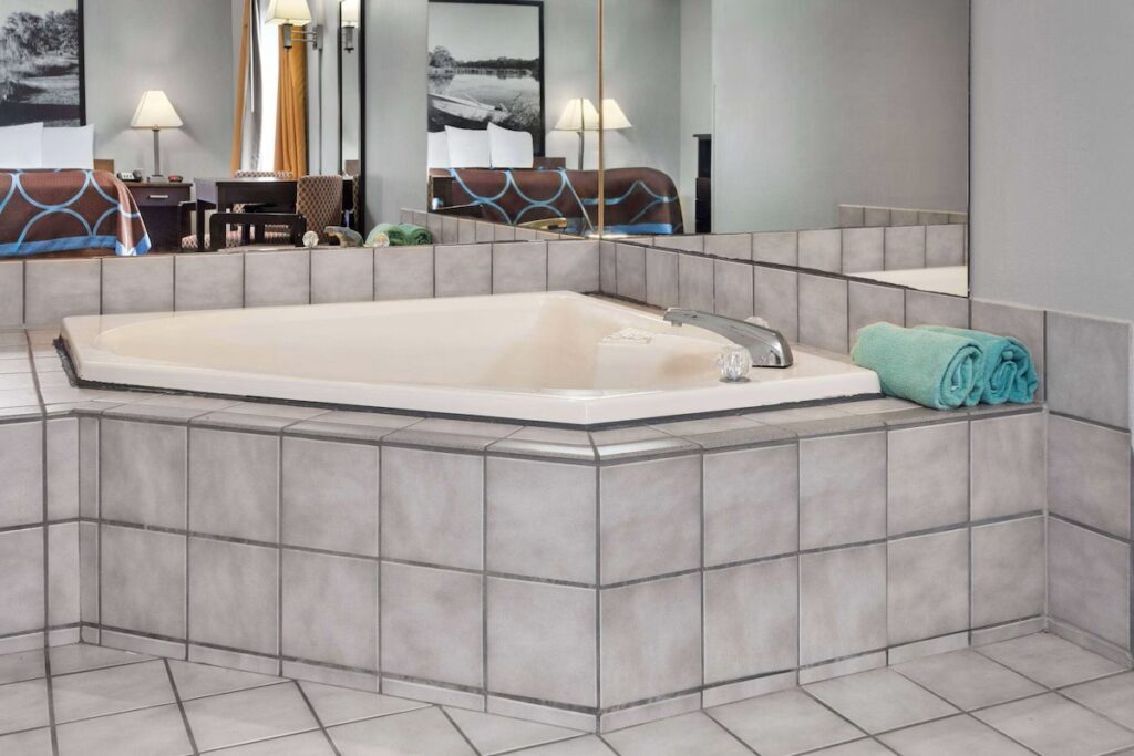 Super 8 by Wyndham Sun Prairie/Madison E - Image 1