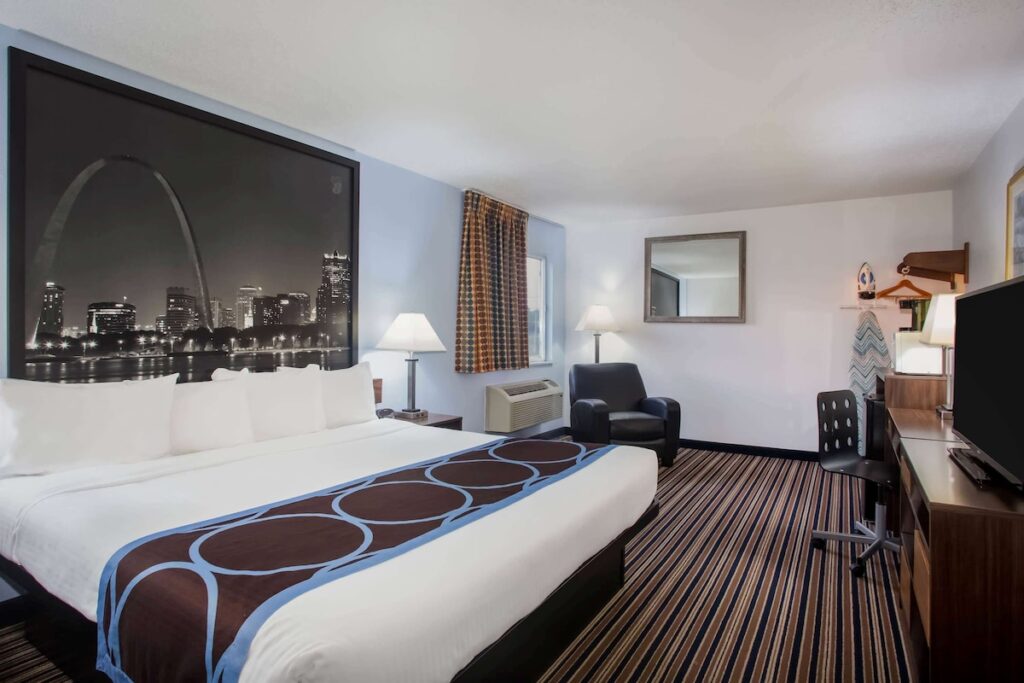 Super 8 by Wyndham Washington - Image 4