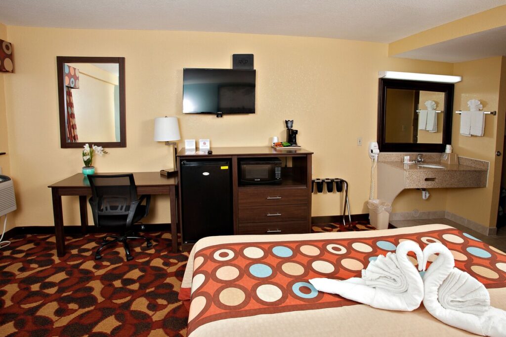 Super 8 by Wyndham Wichita Airport - Image 3
