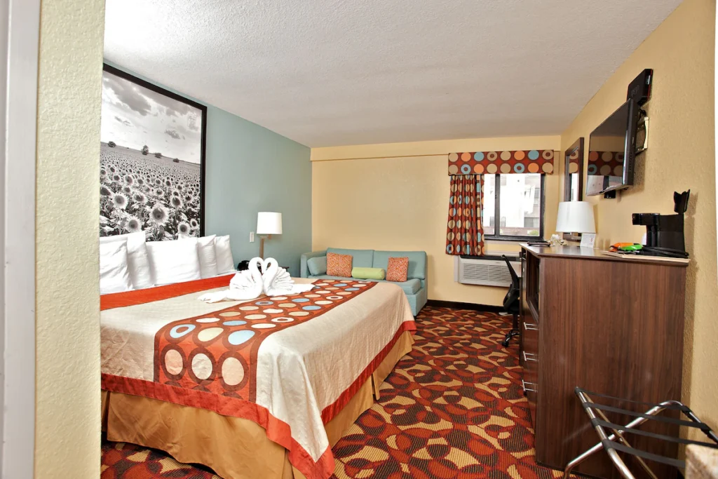 Super 8 by Wyndham Wichita Airport - Image 1