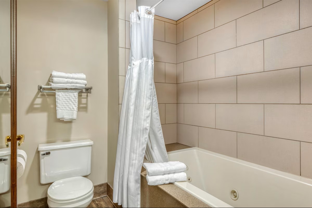 SureStay Plus Hotel by Best Western Elizabethtown Hershey jetted tub
