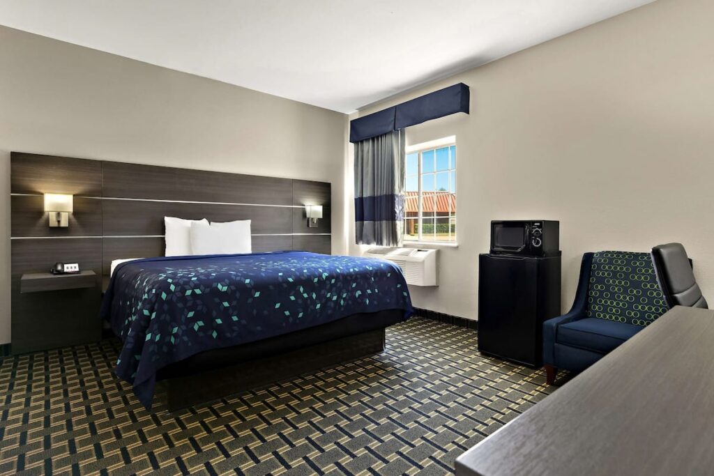 SureStay Plus Hotel by Best Western Tulsa East - Image 4