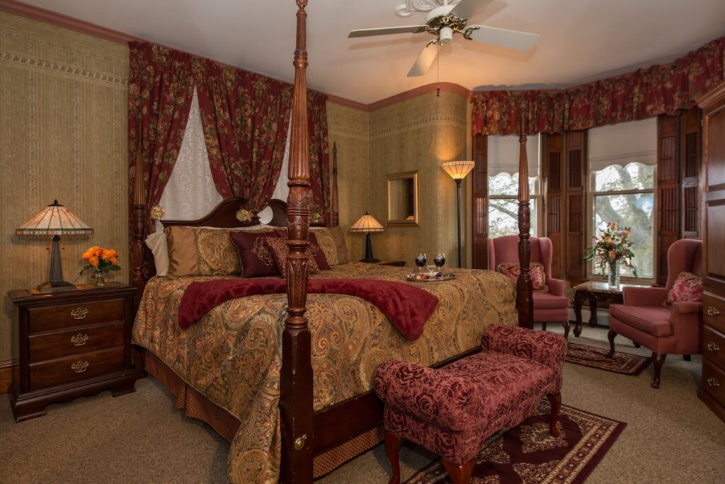 Sutherland House Victorian Bed & Breakfast - Image 4