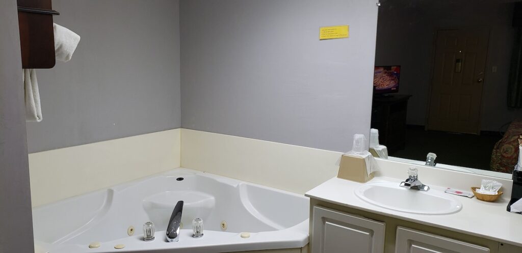 Swiss Village Inn - Image 2