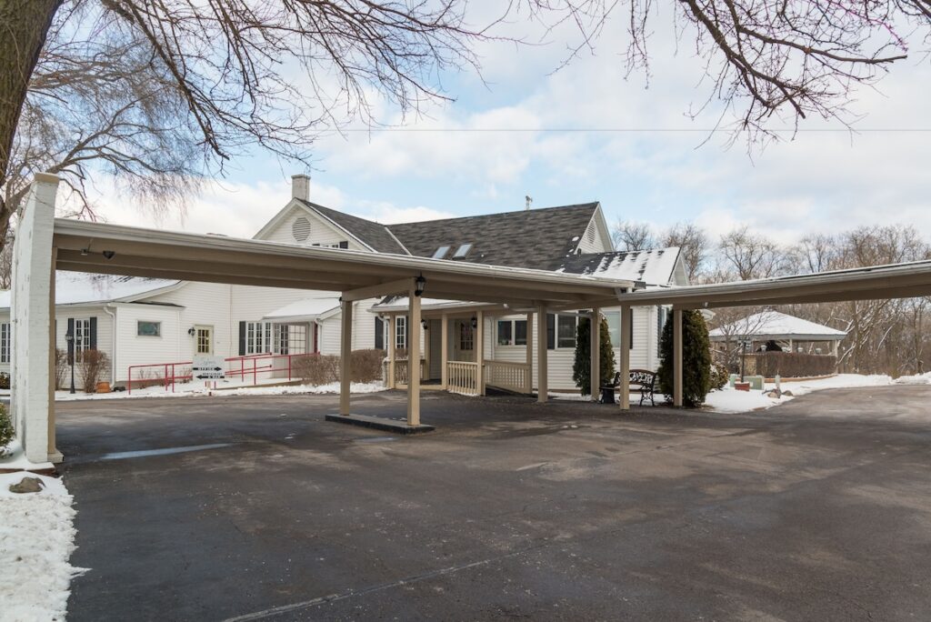 Sybaris Pool Suites Mequon - Image 2